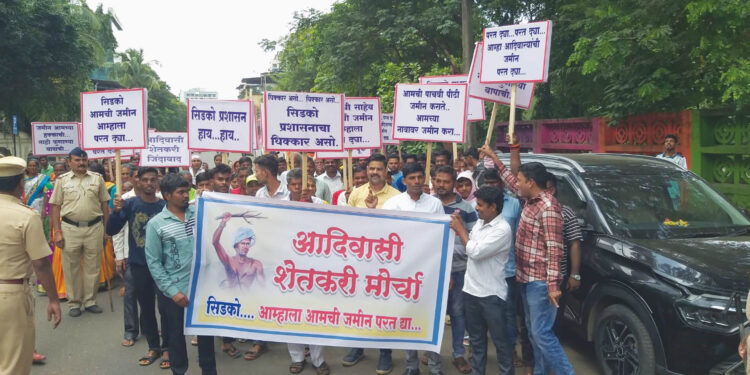 आदिवासी बांधवांचा मंत्रालयावर मोर्चा