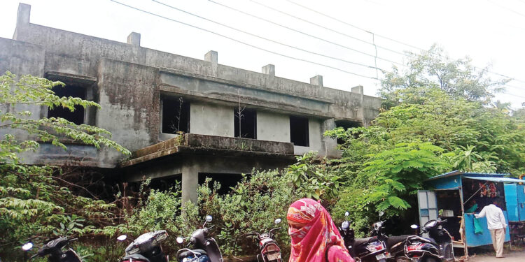 मोरा सागरी पोलीस इमारतीची दूरवस्था