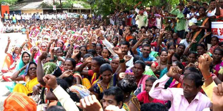 न्याय हक्कासाठी आदिवासी समाज एकवटला