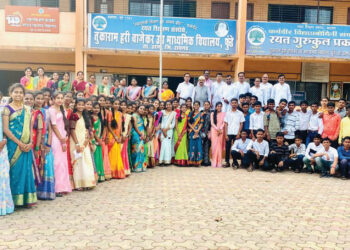 विद्यार्थ्यांकडून अध्यापनाचे कार्य