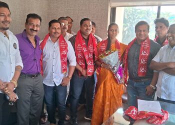 सुतारपाड्यातील शेकडो ग्रामस्थ शेकापमध्ये