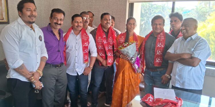 सुतारपाड्यातील शेकडो ग्रामस्थ शेकापमध्ये