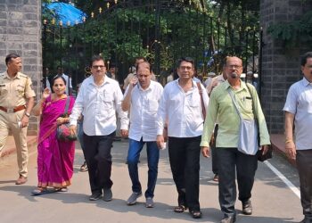 विशेष कृती समितीच्या कारभाराबाबत खातेदार आक्रमक