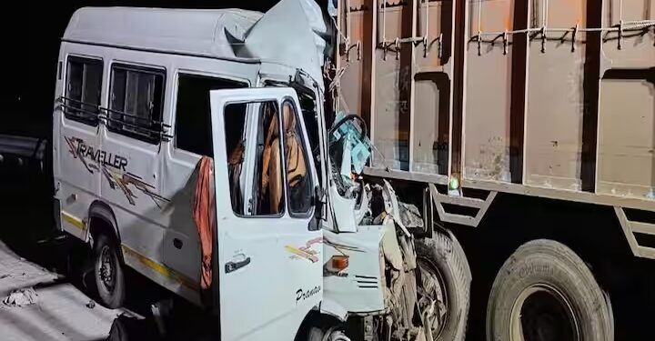 समृद्धी महामार्गावर भीषण अपघात; बारा जणांचा मृत्यू