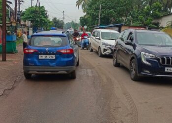 बंद ट्रकमुळे वाहतुकीवर परिणाम