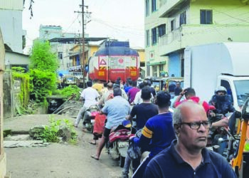 करंजा बंदराकडे जाणारी वाट बिकट