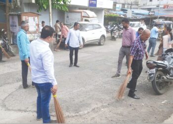 स्वच्छता अभियानात लोकप्रतिनिधींचा सहभाग