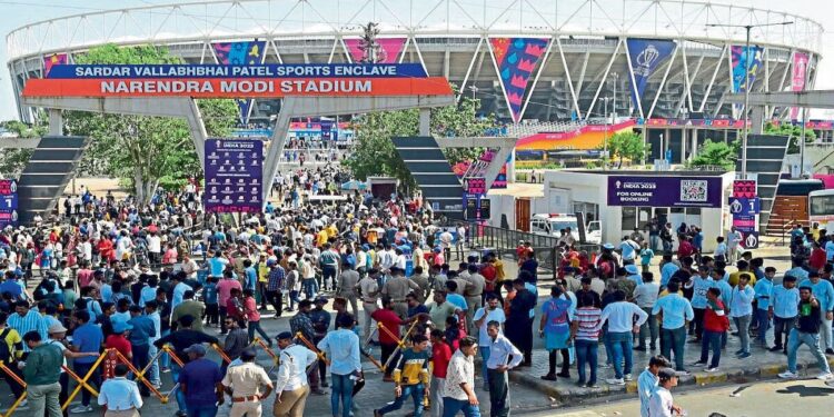 नरेंद्र मोदी स्टेडियमला छावणीचे स्वरूप