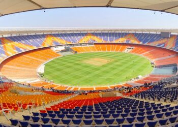 अहमदाबादेत क्रिकेटचे घमासान