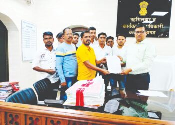 आदिवासी समाज आक्रमक