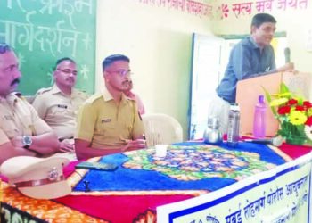 पोलिसांनी विद्यार्थ्यांना दिले सायबर सुरक्षेचे धडे