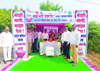 पेणमध्ये अमृत कलशांचे संकलन