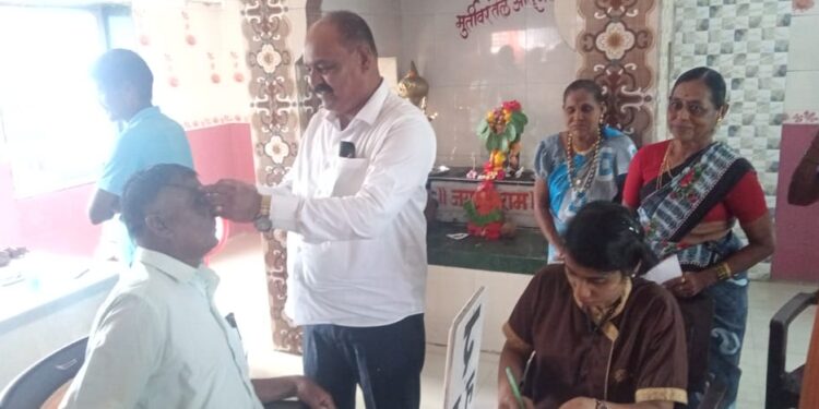 चरी येथे आरोग्य तपासणी शिबिर