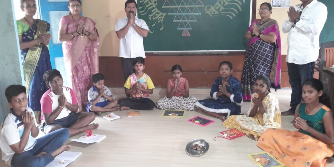 पाटी पूजन आजही तग धरून