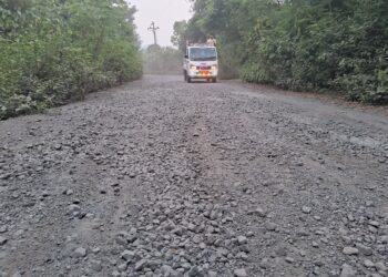 बांधकाम विभागाचा प्रवाशांच्या जीवाशी खेळ