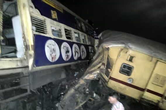 आंध्र प्रदेशमध्ये दोन ट्रेनचा भीषण अपघात; 14 जणांचा मृत्यू