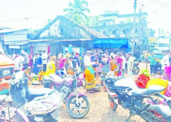 श्रीवर्धन बाजारपेठेत मच्छी विक्रेत्या महिलांचे अतिक्रमण