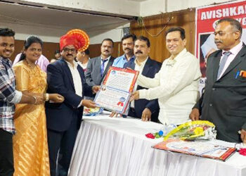 राजेंद्र बोरसे यांना गुणवंत शिक्षक पुरस्कार