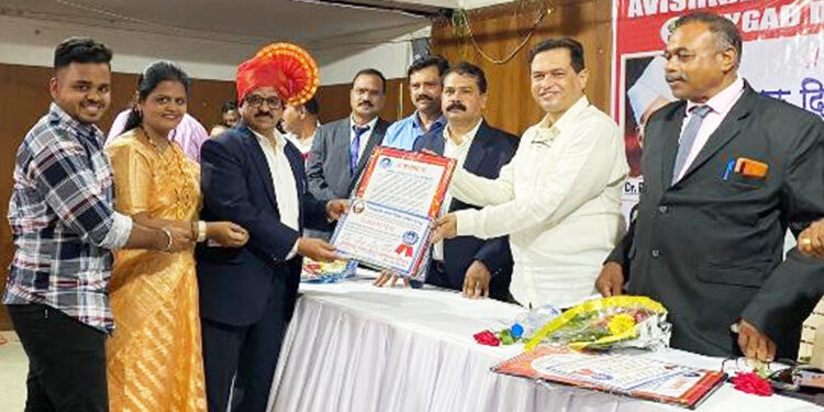 राजेंद्र बोरसे यांना गुणवंत शिक्षक पुरस्कार