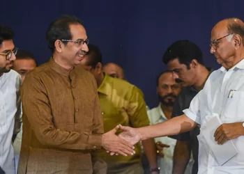 विधानसभा अध्यक्षांच्या विरोधात ठाकरे-पवार एकत्र