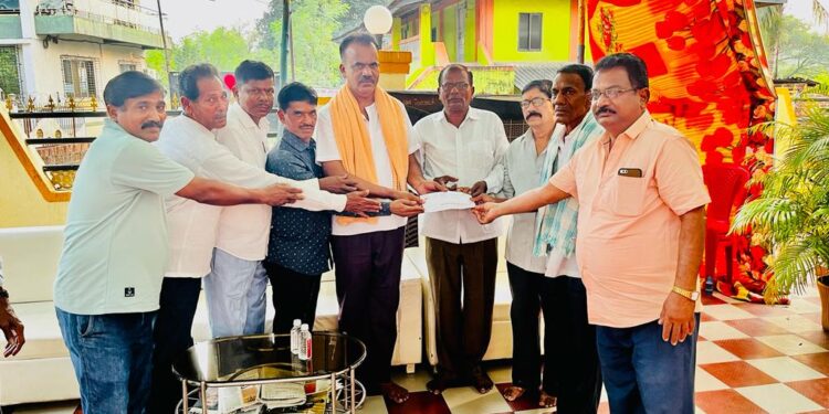 शिवपुतळ्यासाठी दहा हजाराची आर्थिक मदत