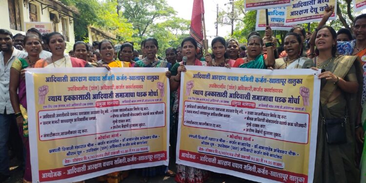 कर्जत तालुक्यातील आदिवासी उतरले रस्त्यावर