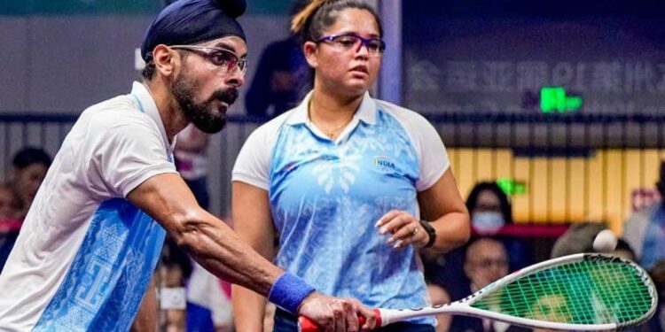 स्क्वॅशमध्ये मिश्र दुहेरीत सुवर्णपदक