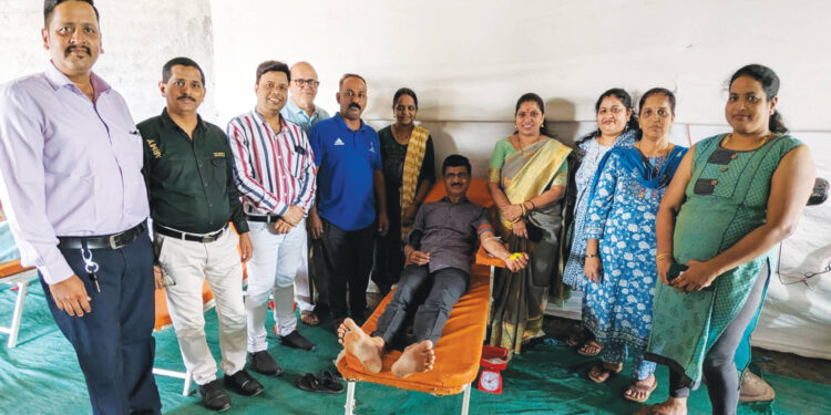 गुजराती समाजातर्फे रक्तदान