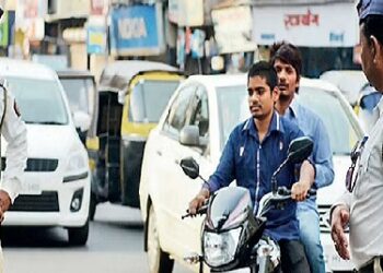 विनाहेल्मेट दुचाकीस्वारांवर कारवाई