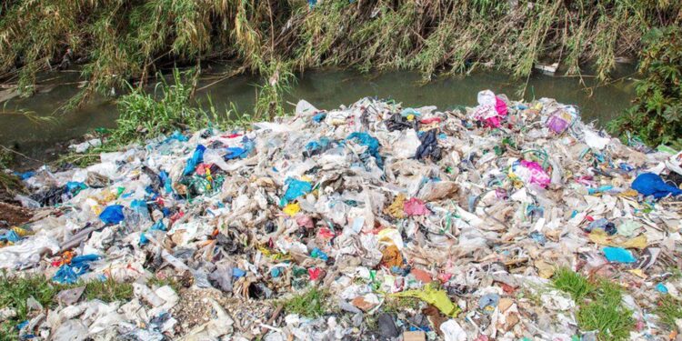 जिल्ह्यात प्लास्टिकचा सर्रास वापर