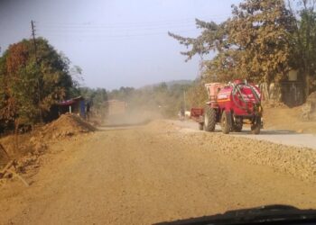 धुळीने कोंडला चालकांचा श्वास