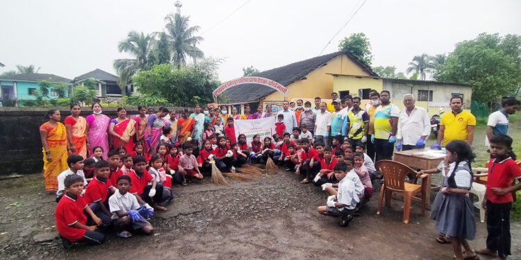 चोरढे येथे ग्रामस्वच्छता