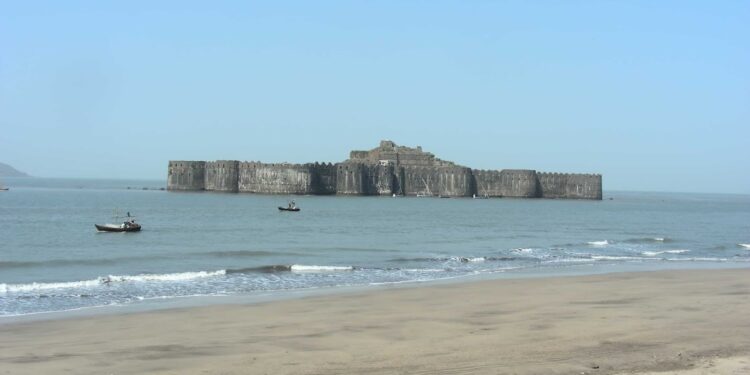 मुरूड-श्रीवर्धन समुद्र किनाऱ्यावर शुकशुकाट