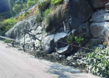 माथेरान घाटात दरड रोखण्यासाठी लोखंडी जाळी