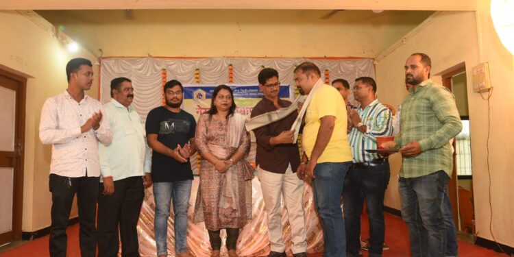 चित्रकारांसारखे छायाचित्रकारांना देखील सन्मान मिळावा