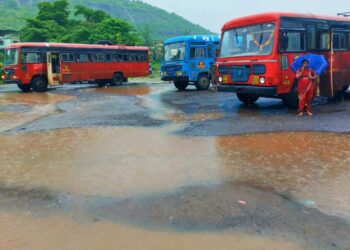 पाली बसस्थानकाची रखडपट्टी
