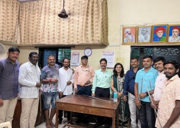 सापांना वाचविण्यासाठी सर्पमित्राची अनोखी भेट