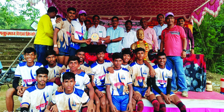 पालीत रंगल्या जिल्हास्तरीय कबड्डी स्पर्धा