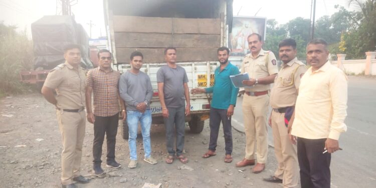 नेरळ येथे  बेकायदा जनावरांची तस्करी; पोलिसांची कारवाई