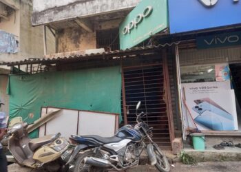 भर नागरी वस्तीमध्ये बकरीऱ्यांच्या गोठयाचा त्रास