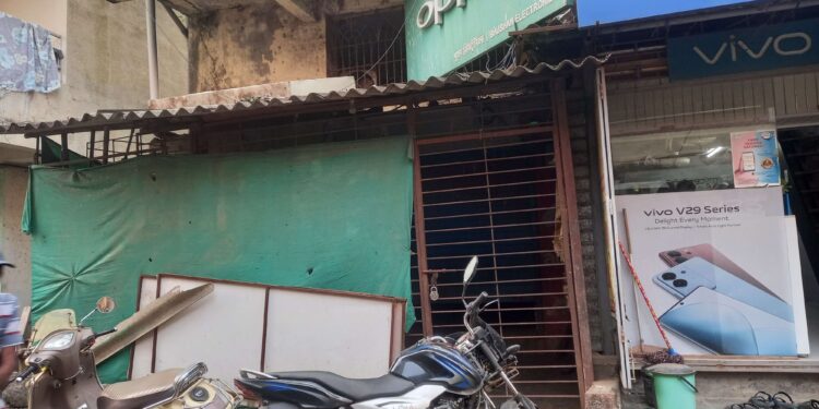 भर नागरी वस्तीमध्ये बकरीऱ्यांच्या गोठयाचा त्रास