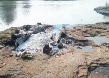 आदिवासी समाजाला स्मशानभूमी कधी मिळणार?