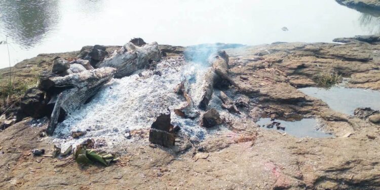 आदिवासी समाजाला स्मशानभूमी कधी मिळणार?