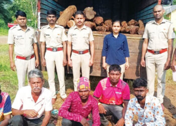 खैराची अवैध वाहतूक करणारा ट्रक जप्त