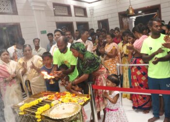 पंचायतन मंदिरात महाआरती