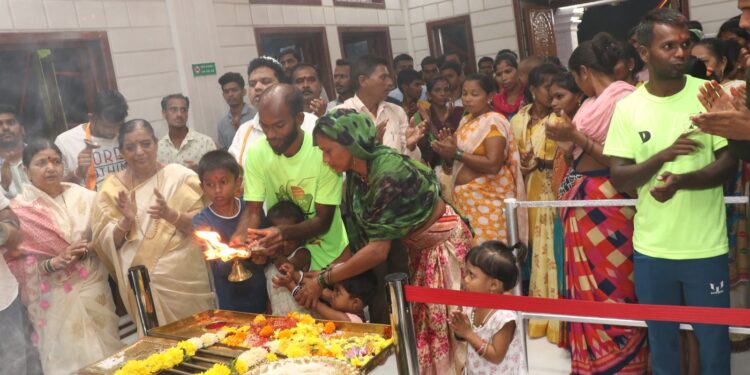 पंचायतन मंदिरात महाआरती