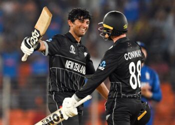 रवींद्र-कॉन्वेचा शतकी तडाखा