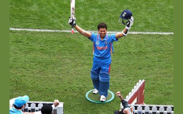 सचिनच्या पुतळ्याचे 1 नोव्हेंबरला अनावरण