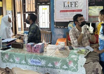 राजिप सोगांव शाळेत दंत तपासणी