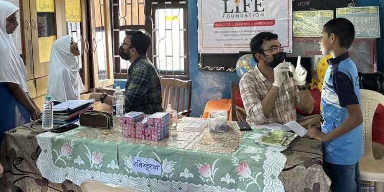 राजिप सोगांव शाळेत दंत तपासणी